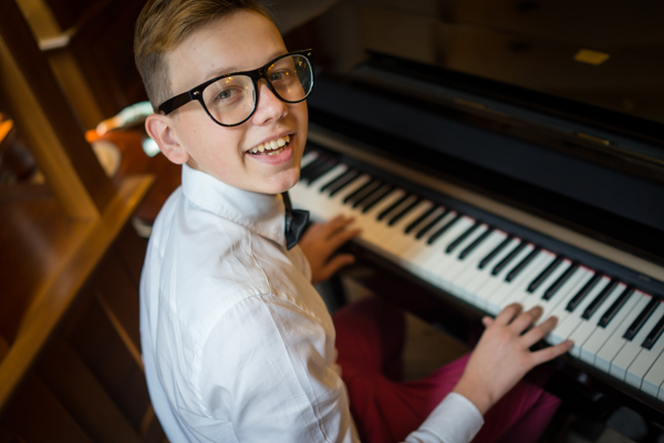 happy piano boy